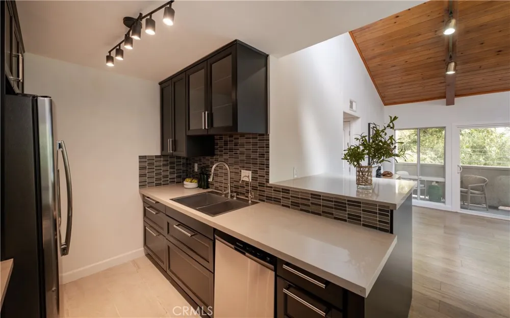 20134 Leadwell #307 Winnetka, CA 91306