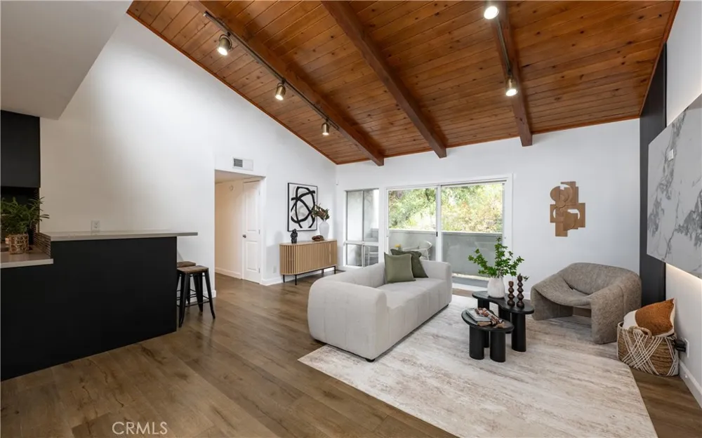20134 Leadwell #307 Winnetka, CA 91306