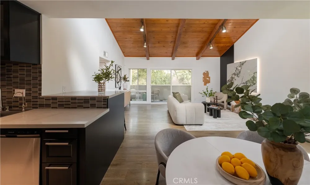 20134 Leadwell #307 Winnetka, CA 91306