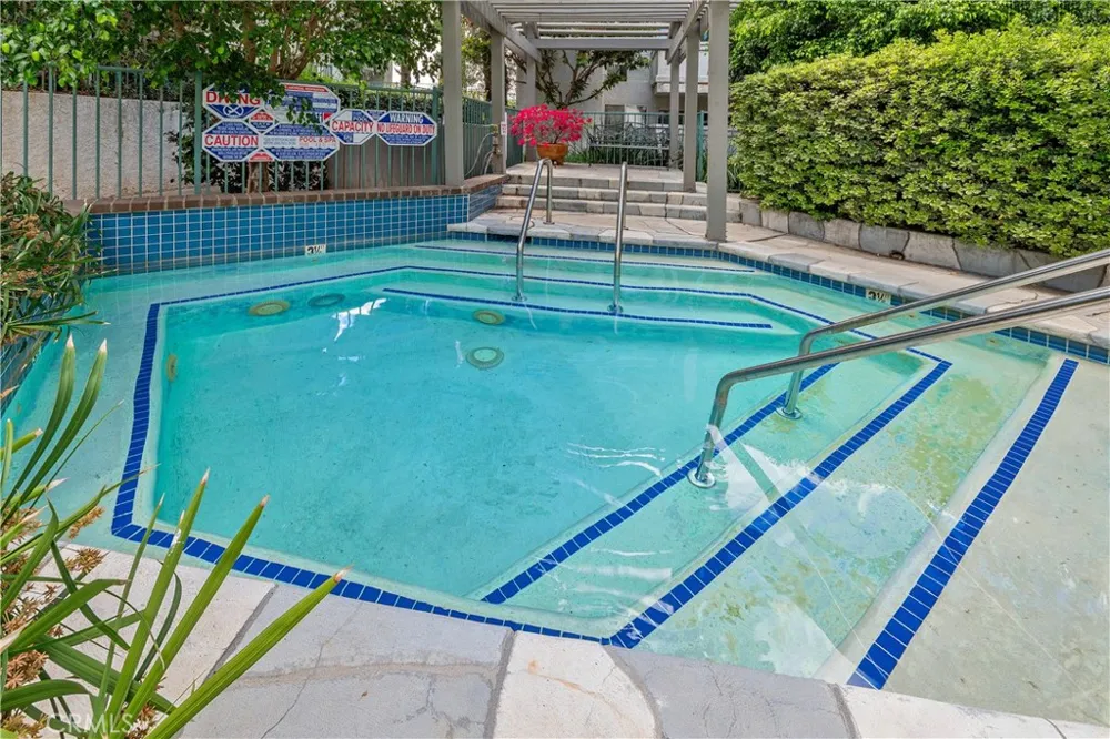 20134 Leadwell #307 Winnetka, CA 91306