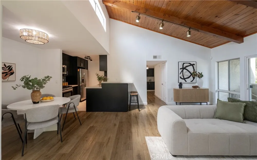 20134 Leadwell #307 Winnetka, CA 91306