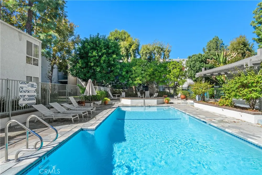 20134 Leadwell #307 Winnetka, CA 91306