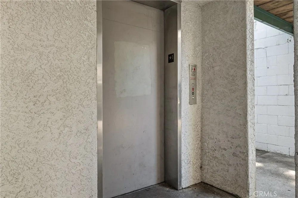20134 Leadwell #307 Winnetka, CA 91306