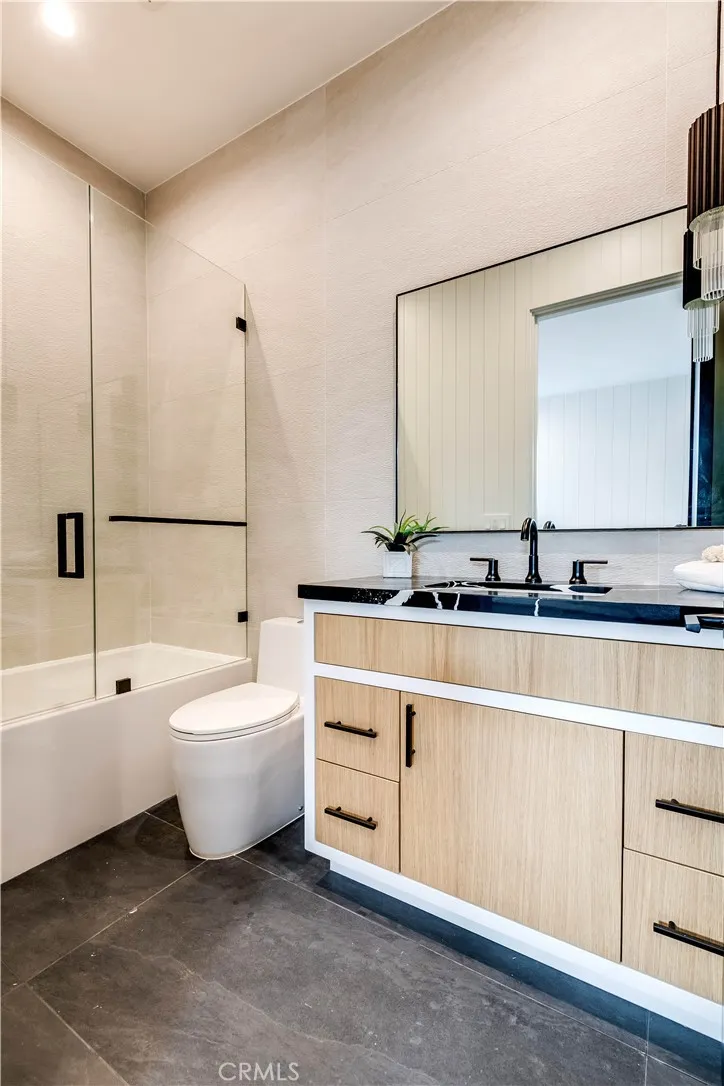 5323 Allott Avenue Sherman Oaks, CA 91401