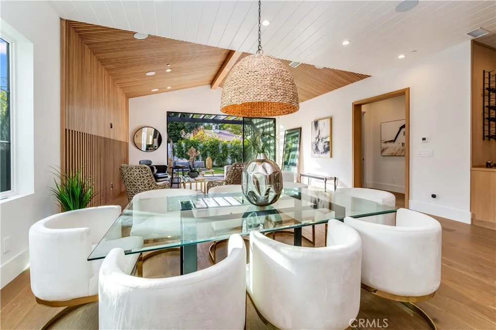 5323 Allott Avenue Sherman Oaks, CA 91401