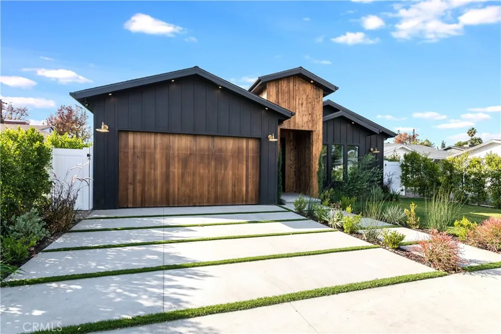 5323 Allott Avenue Sherman Oaks, CA 91401