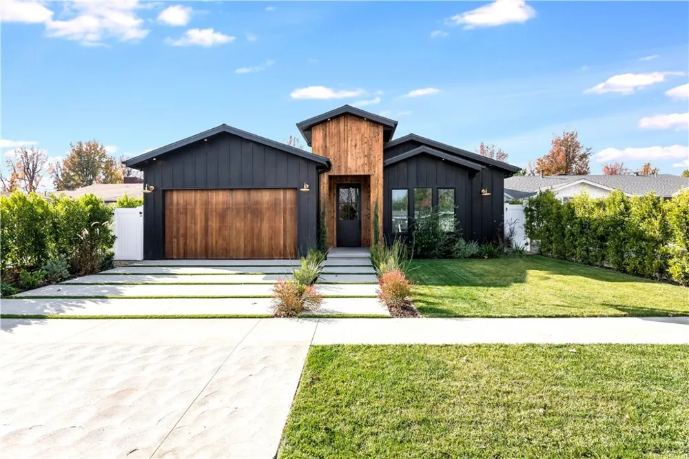 5323 Allott Avenue Sherman Oaks, CA 91401