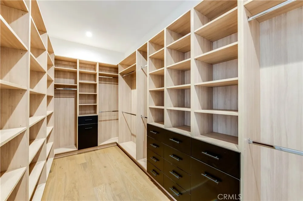 5323 Allott Avenue Sherman Oaks, CA 91401