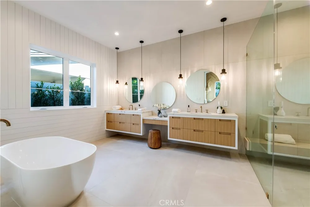 5323 Allott Avenue Sherman Oaks, CA 91401