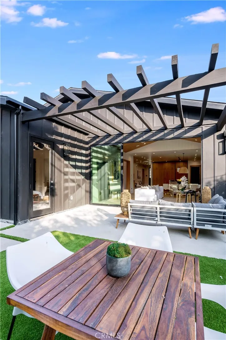 5323 Allott Avenue Sherman Oaks, CA 91401