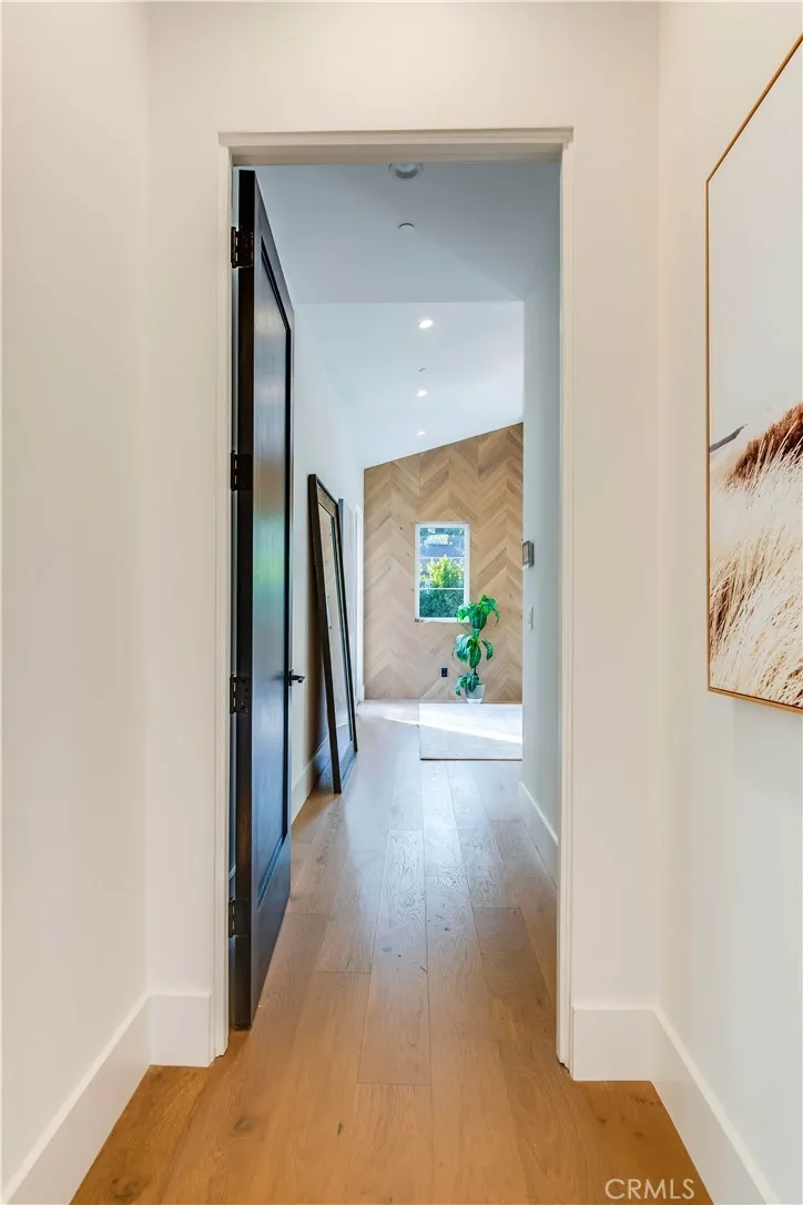 5323 Allott Avenue Sherman Oaks, CA 91401