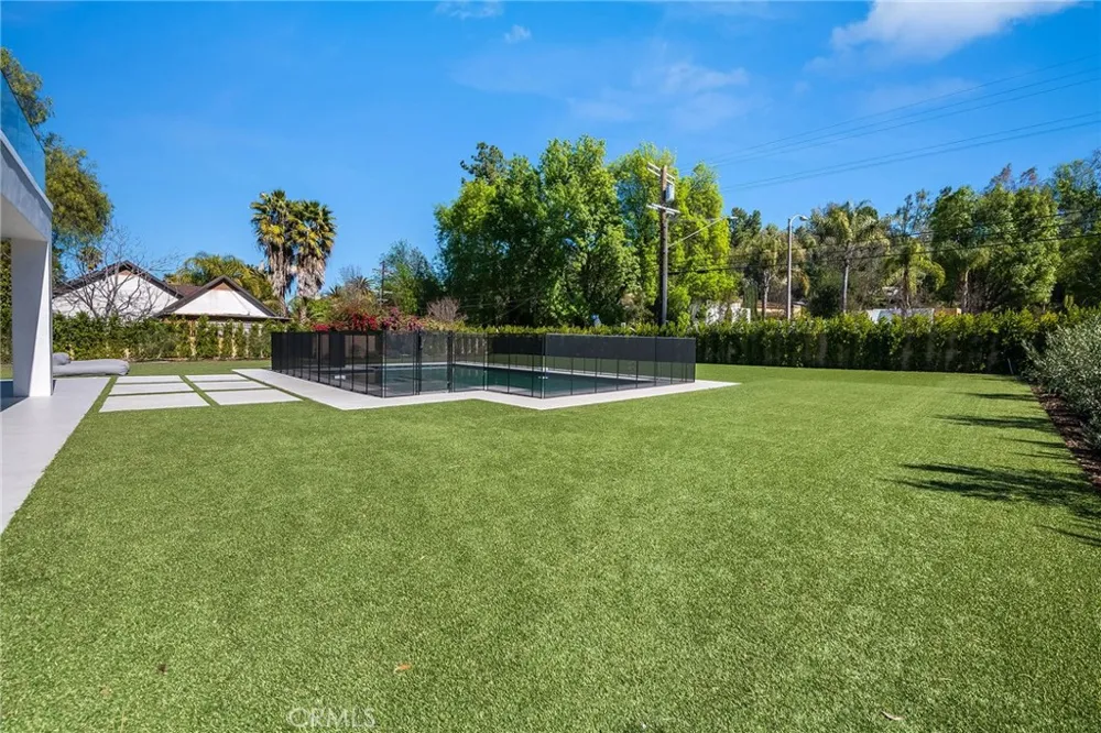 4930 Palomar Drive Tarzana, CA 91356
