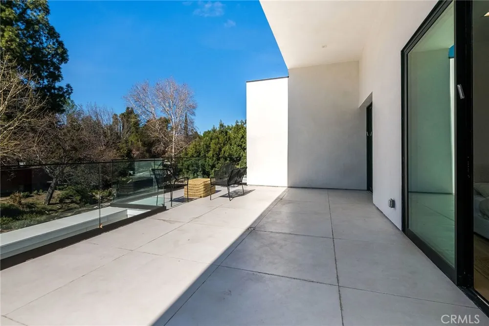 4930 Palomar Drive Tarzana, CA 91356