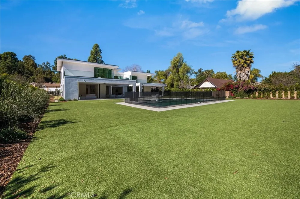 4930 Palomar Drive Tarzana, CA 91356