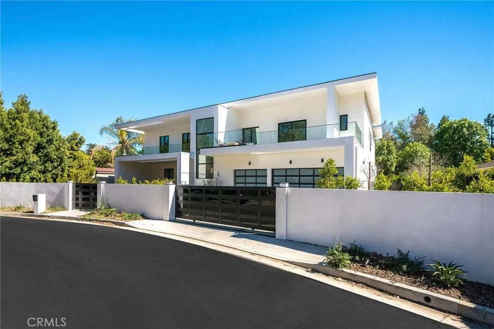 4930 Palomar Drive Tarzana, CA 91356