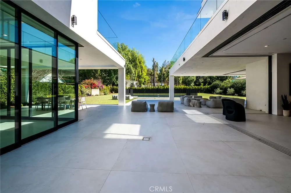 4930 Palomar Drive Tarzana, CA 91356