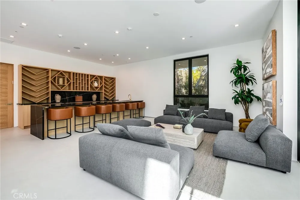 4930 Palomar Drive Tarzana, CA 91356