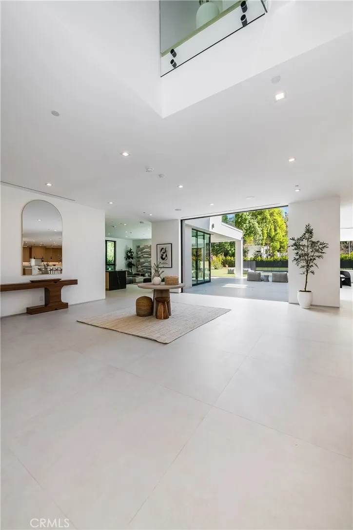 4930 Palomar Drive Tarzana, CA 91356
