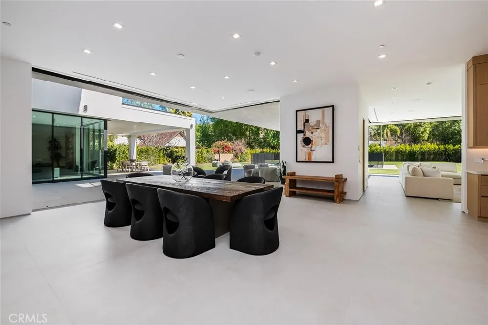 4930 Palomar Drive Tarzana, CA 91356