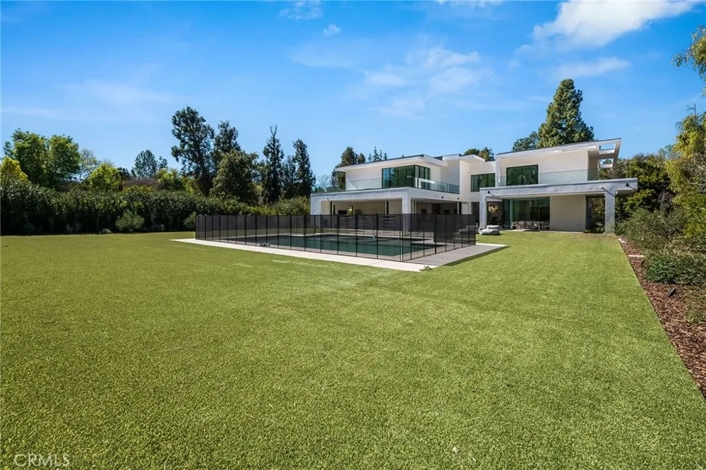 4930 Palomar Drive Tarzana, CA 91356