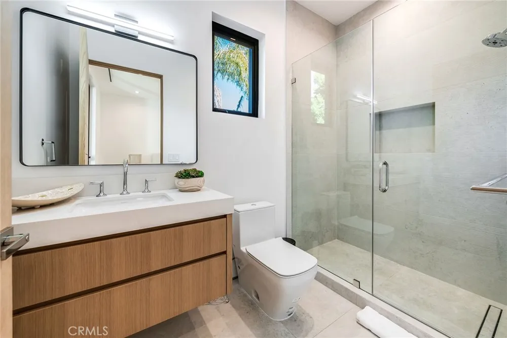 4930 Palomar Drive Tarzana, CA 91356