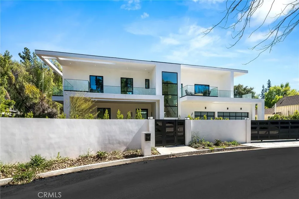 4930 Palomar Drive Tarzana, CA 91356