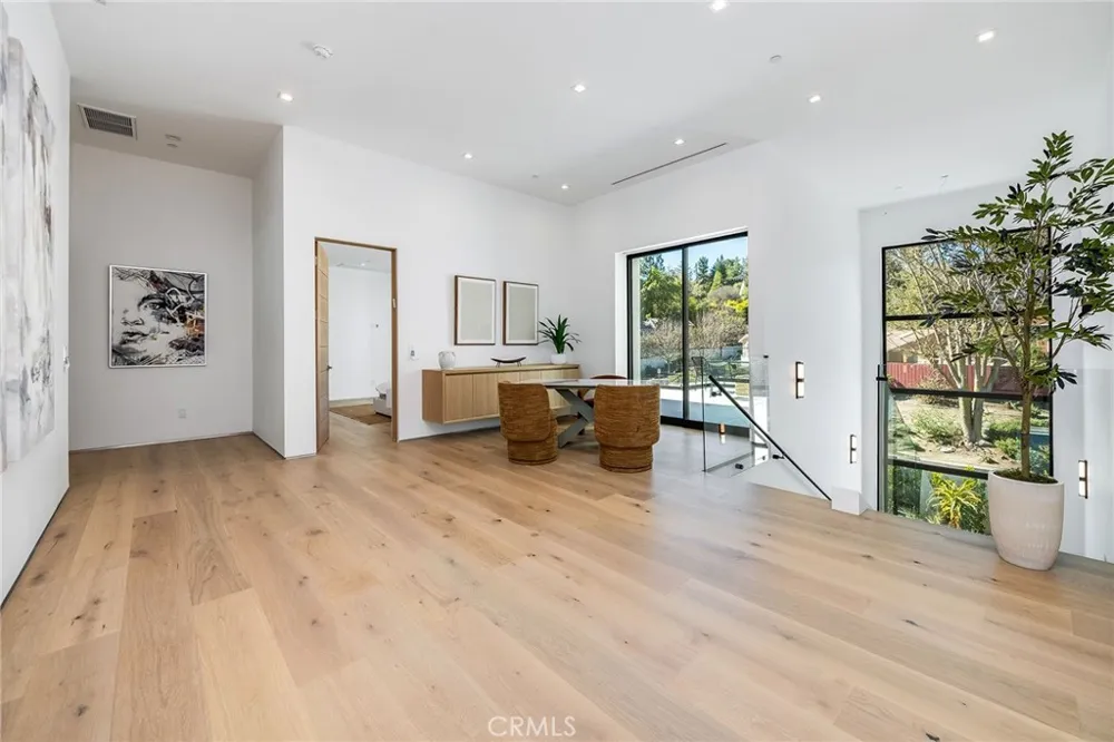 4930 Palomar Drive Tarzana, CA 91356