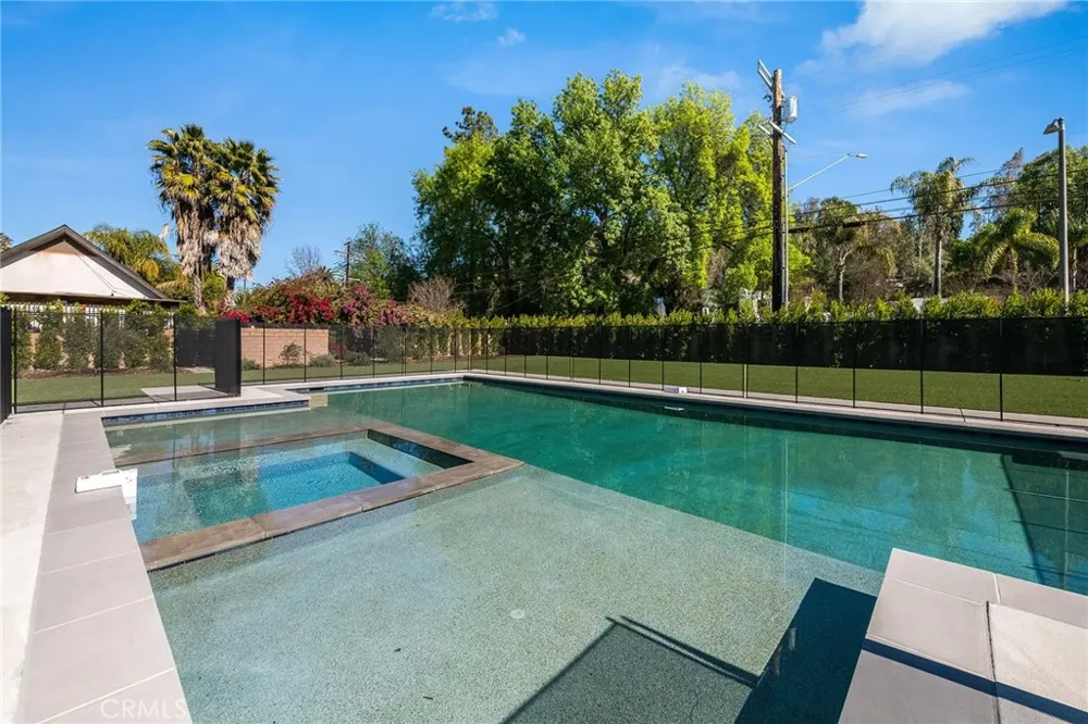 4930 Palomar Drive Tarzana, CA 91356
