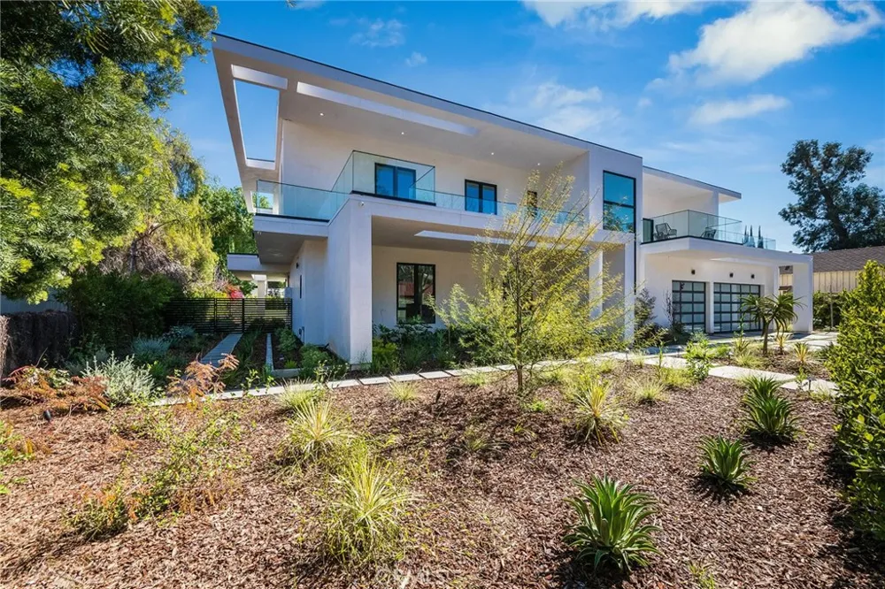 4930 Palomar Drive Tarzana, CA 91356
