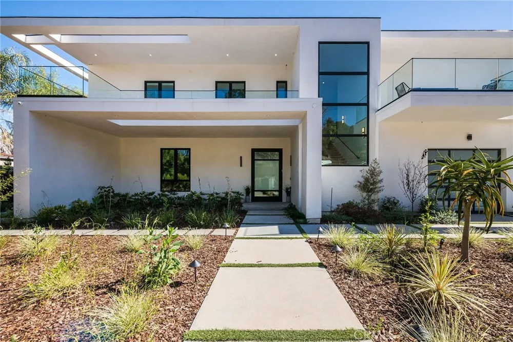 4930 Palomar Drive Tarzana, CA 91356