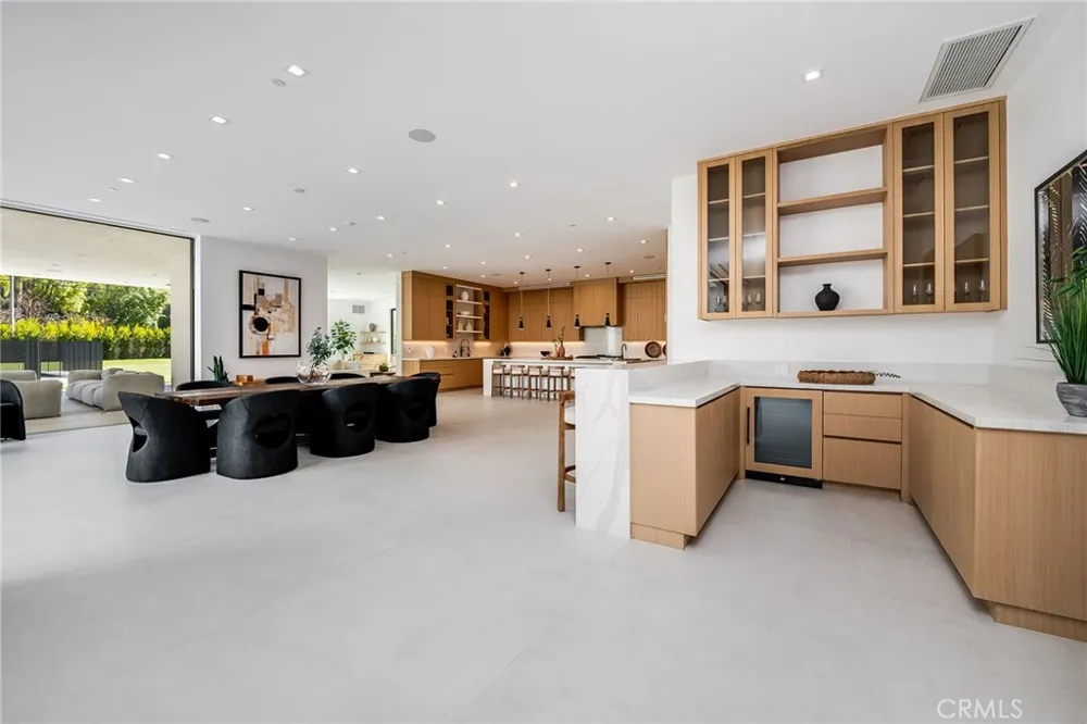 4930 Palomar Drive Tarzana, CA 91356