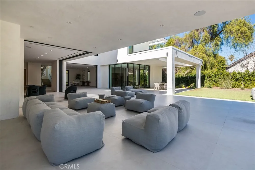 4930 Palomar Drive Tarzana, CA 91356