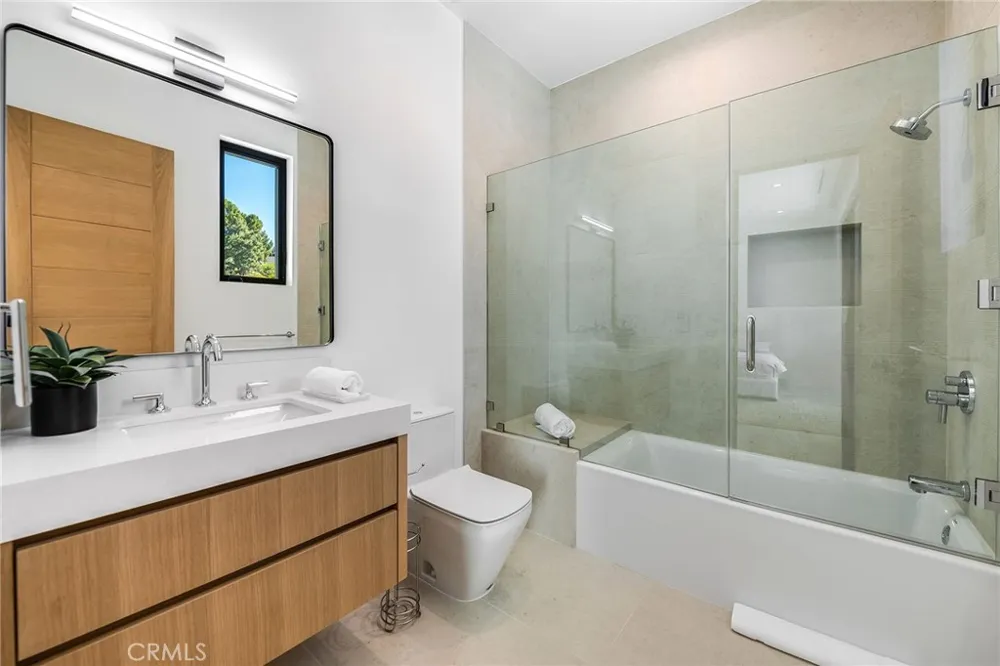 4930 Palomar Drive Tarzana, CA 91356