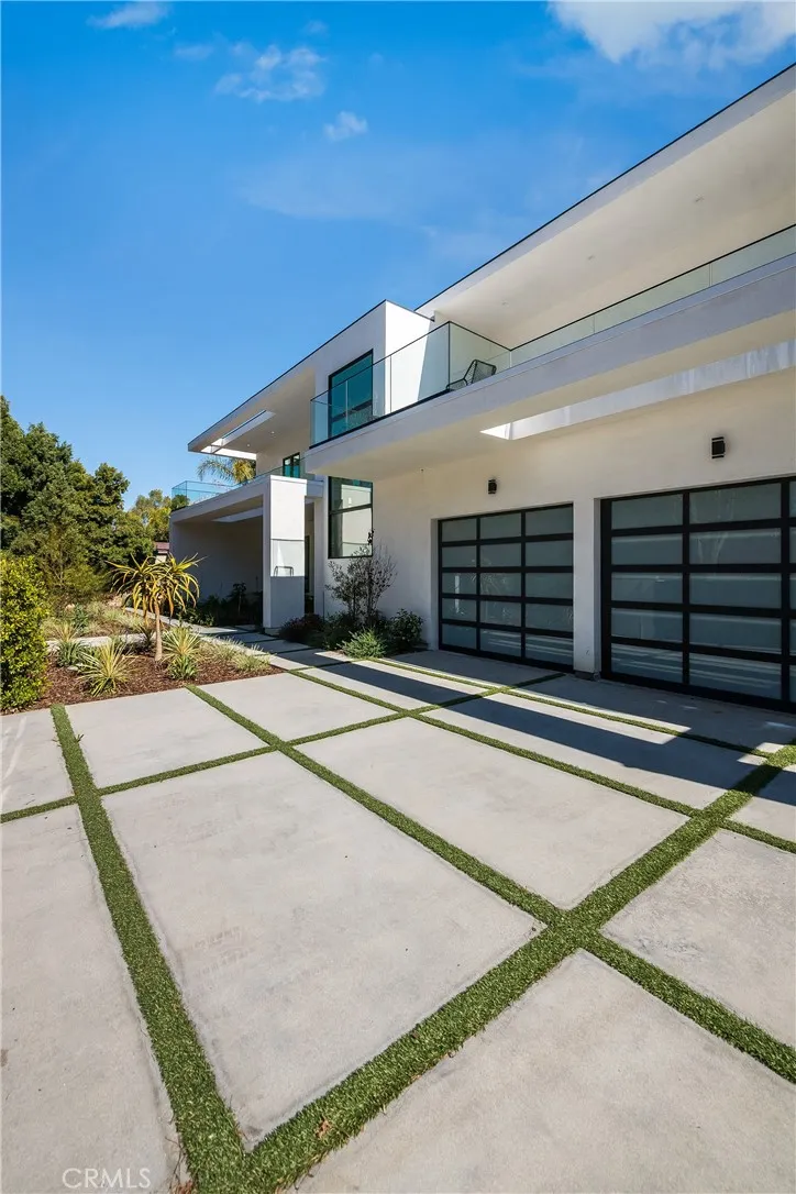 4930 Palomar Drive Tarzana, CA 91356