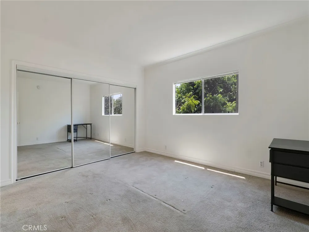 525 S Shelton Street S #205 Burbank, CA 91506