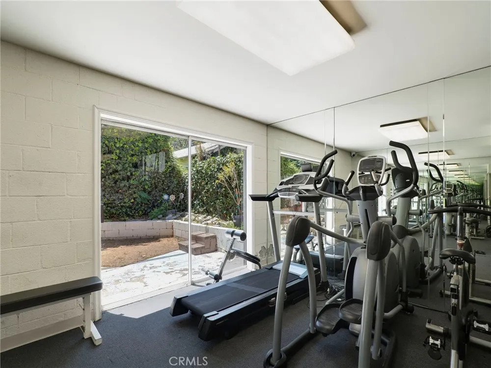 525 S Shelton Street S #205 Burbank, CA 91506