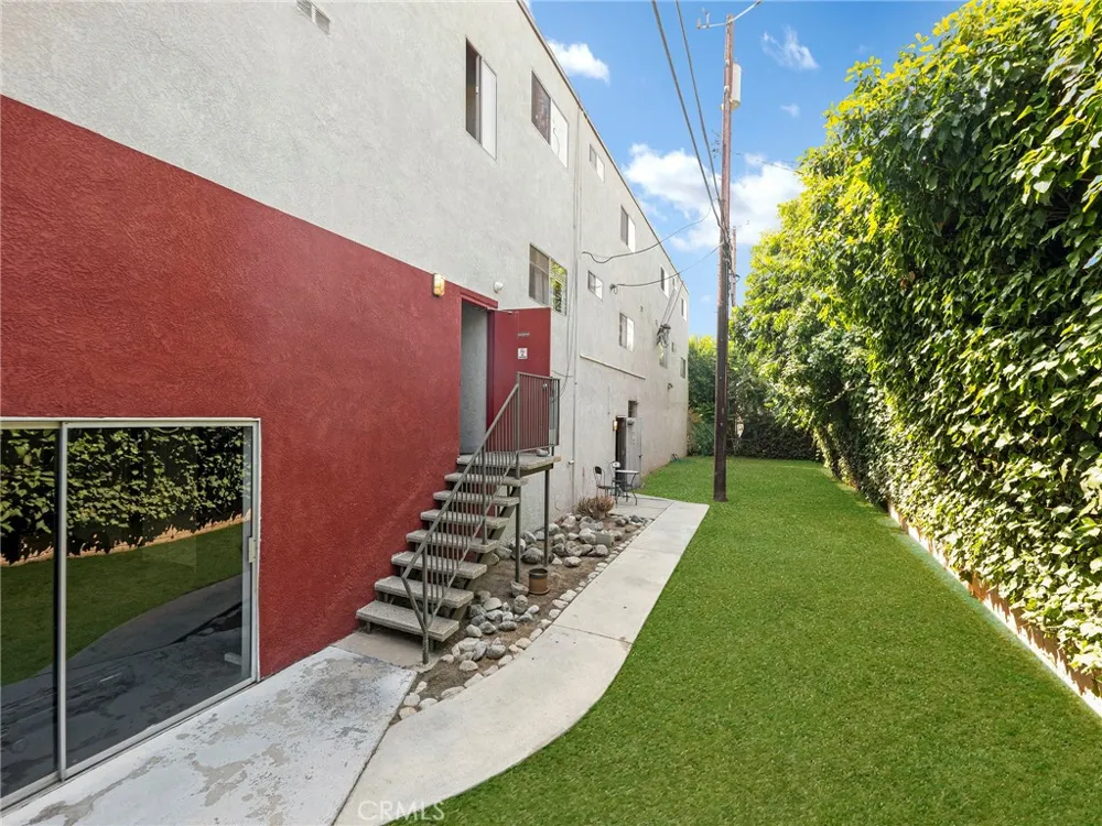 525 S Shelton Street S #205 Burbank, CA 91506