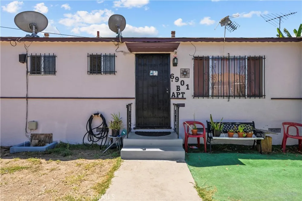 6901 San Luis Ave Bell, CA 90201