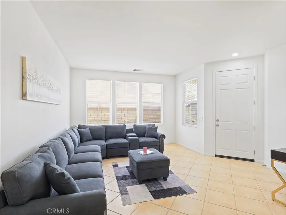 6109 W Avenue K9 Lancaster, CA 93536