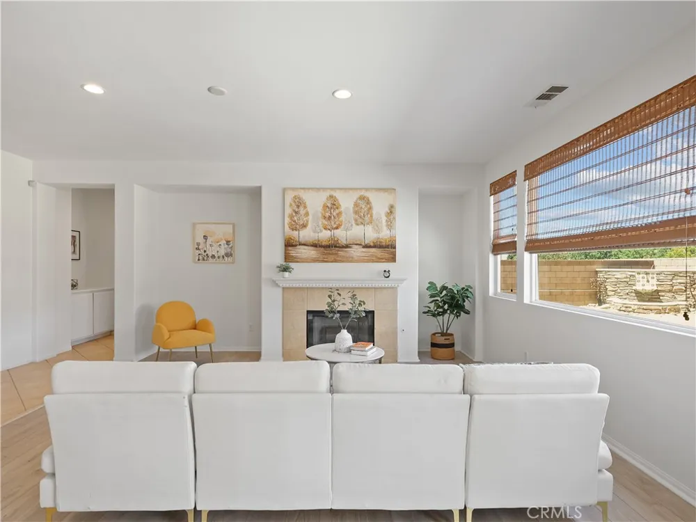 6109 W Avenue K9 Lancaster, CA 93536