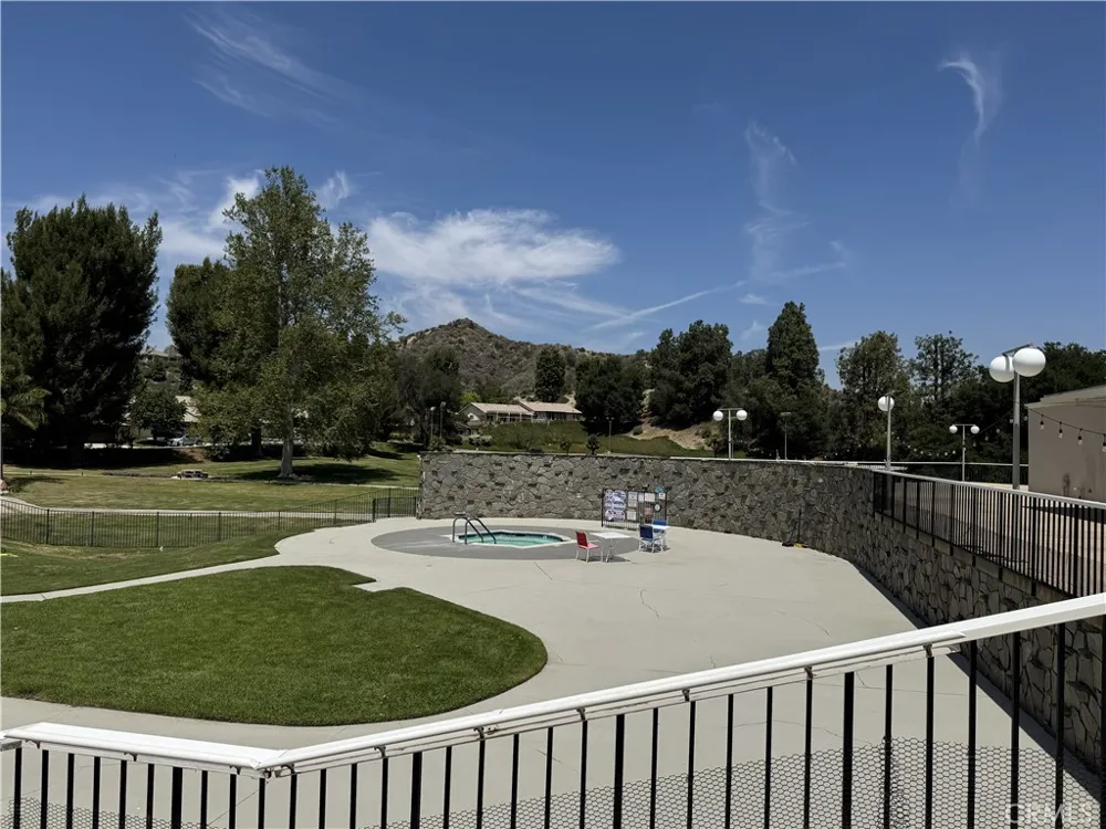 19110 Avenue Of The Oaks #D Newhall, CA 91321