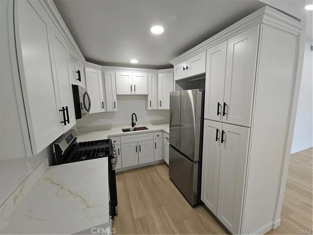19110 Avenue Of The Oaks #D Newhall, CA 91321