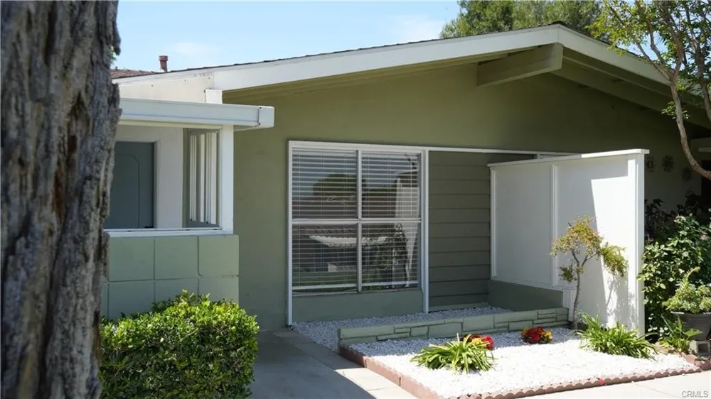 19110 Avenue Of The Oaks #D Newhall, CA 91321
