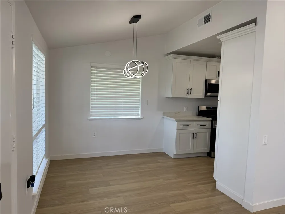 19110 Avenue Of The Oaks #D Newhall, CA 91321