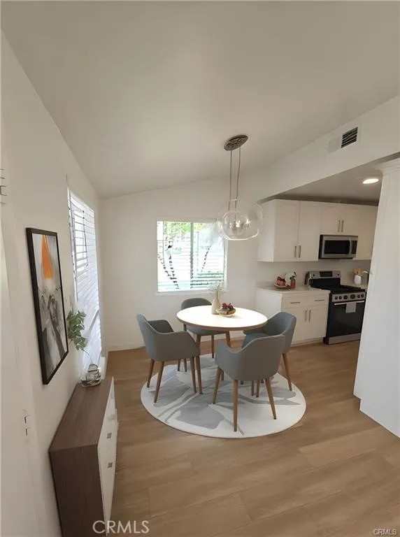 19110 Avenue Of The Oaks #D Newhall, CA 91321