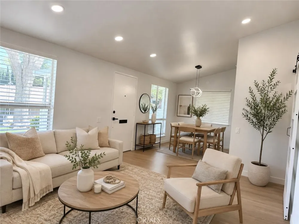 19110 Avenue Of The Oaks #D Newhall, CA 91321