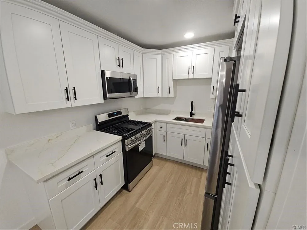 19110 Avenue Of The Oaks #D Newhall, CA 91321