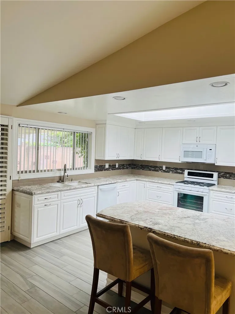 8142 Quakertown Winnetka, CA 91306