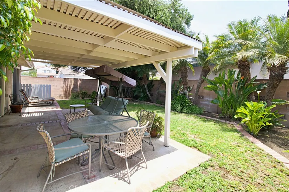 8142 Quakertown Winnetka, CA 91306