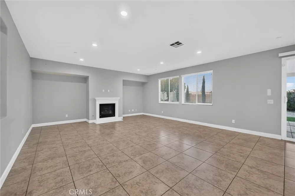 34946 Manu Winchester, CA 92596